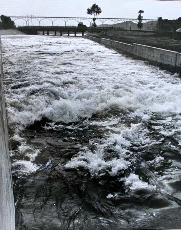 1983年9月11日,“引灤入津”通水(伍振 翻拍).jpg